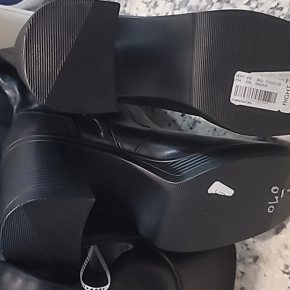 NWT!! Steve Madden Black Boots - Picture 7 of 8